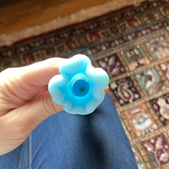 Fenton Waterlily Blue Satin Frosted Glass Floral Swung Bud Vase Vintage - Picture 3 of 6